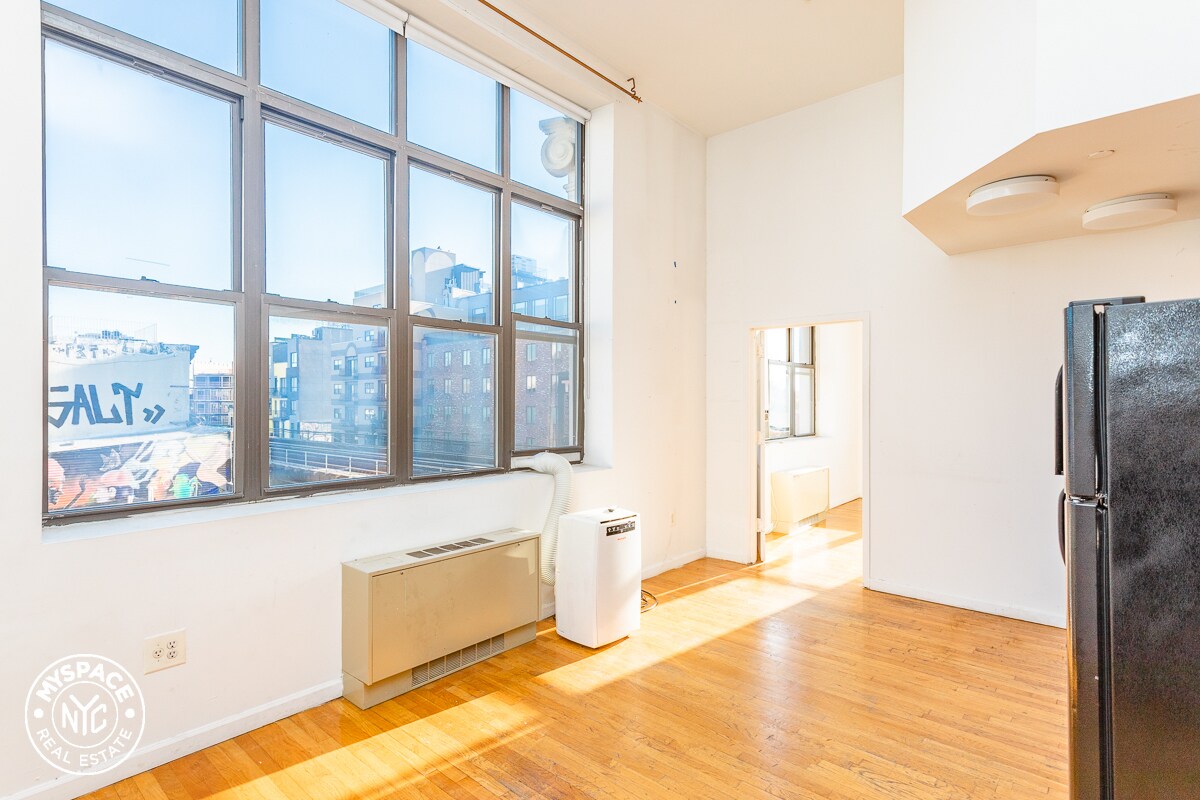 Primary Photo - 15 Lawton St