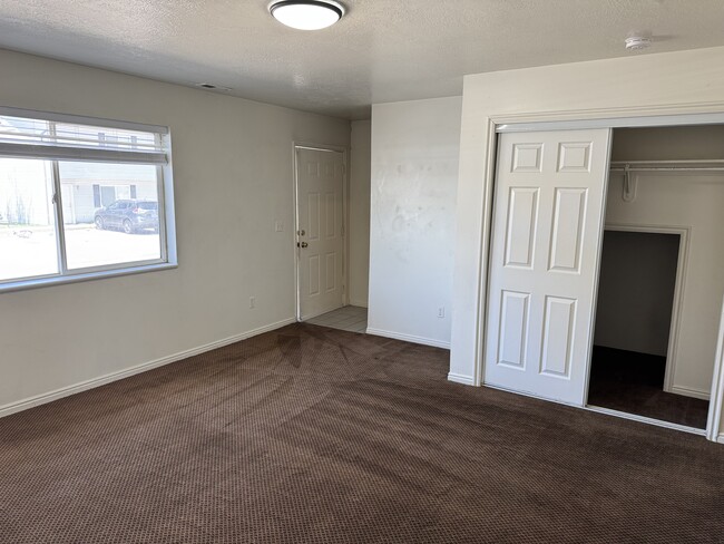 Building Photo - 1376 N 260 W