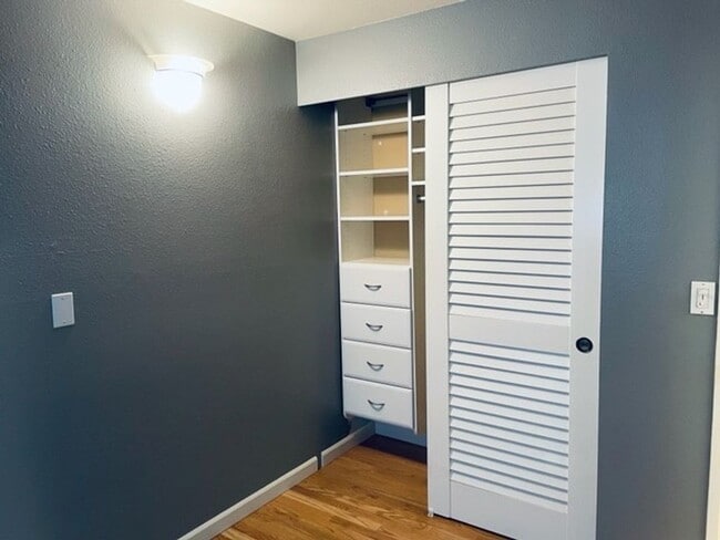 Building Photo - Great Location 2 Bedroom Condo!