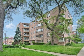 Building Photo - 2142 W Rosemont Ave