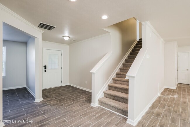 Foto del edificio - 6797 Brittany Oak Dr