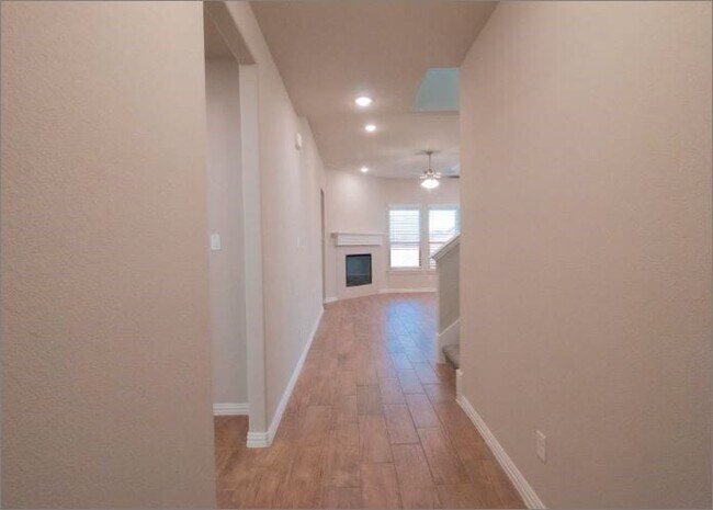 Foto del edificio - 535 Hillcrest Cir