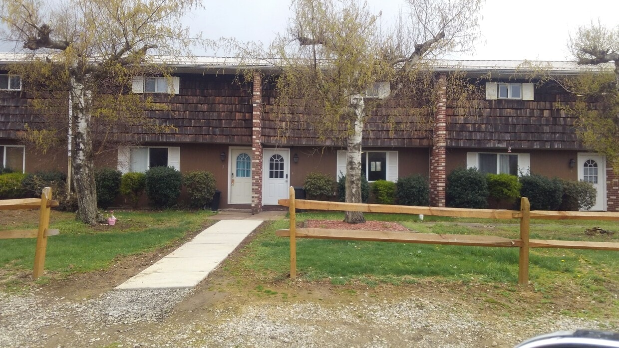 127 Kaufman Church Rd Unit 4, Davidsville, PA 15928 Apartments in