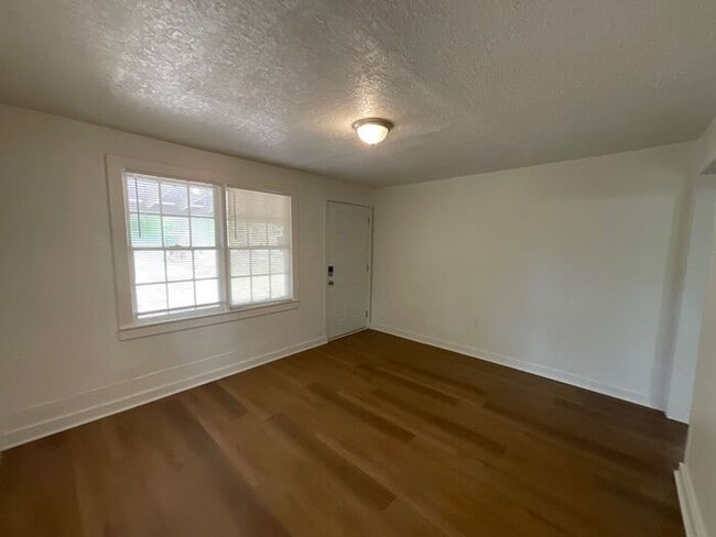 Building Photo - 2916 Grand Ave SW