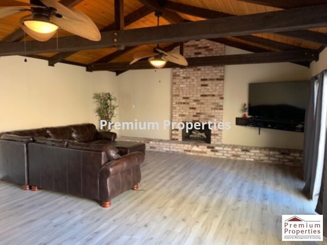 Foto del edificio - 7522 Corrinne St