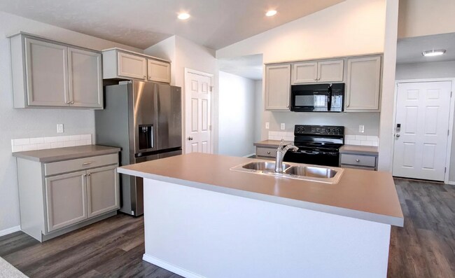 Building Photo - Beautifully Maintained Single-Family Home ...