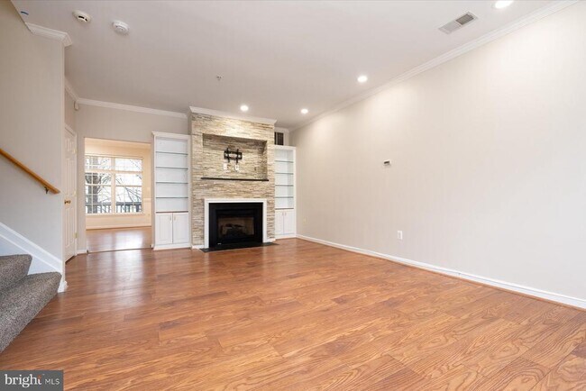 Foto del edificio - 77 Harbour Heights Dr