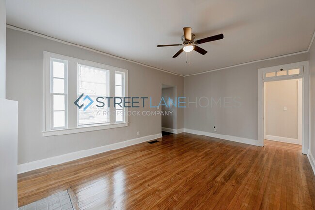 Foto del edificio - NOW OFFERING $250 OFF FIRST FULL MONTH IF ...