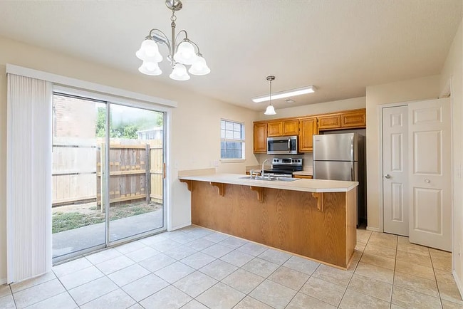 Foto del edificio - 410 SE J St A, B, C