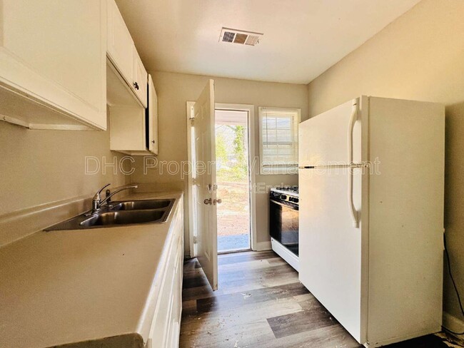 Photo - 1435 Lynford Dr SW House