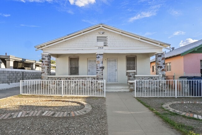 Building Photo - 3418 Yandell Dr