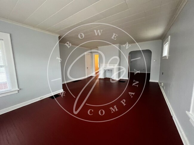 Building Photo - Open Concept 2-Bedroom lower duplex with F...