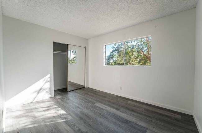 Building Photo - Redberry St 5317