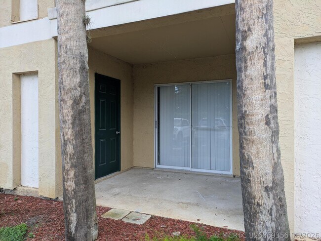 Foto del edificio - 733 Riverside Dr