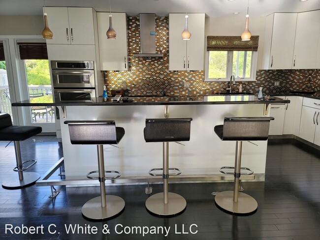 Building Photo - 4 br, 2 bath House - *4 Hickory Hill Road