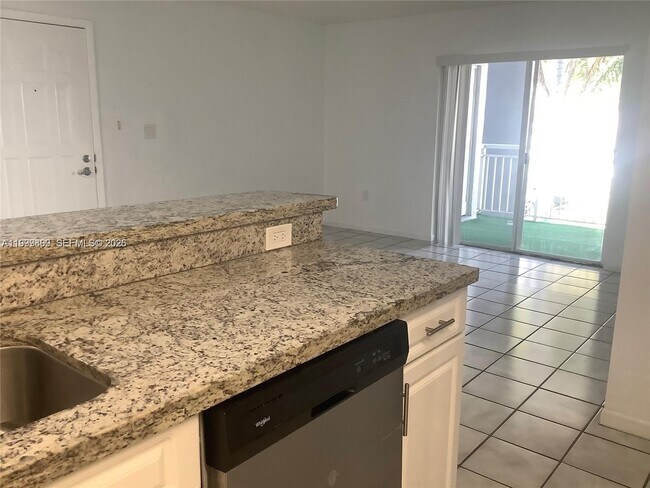 Foto del edificio - 8590 SW 212th St