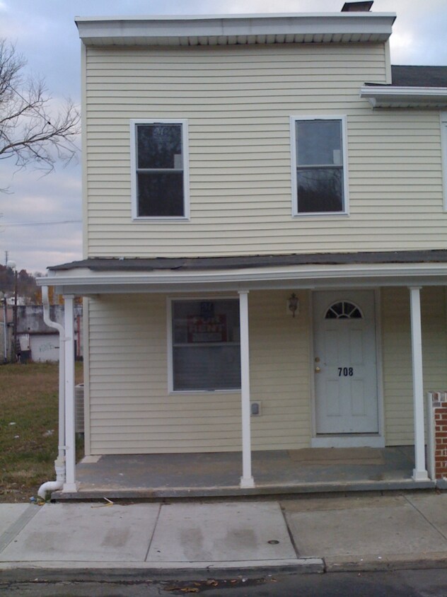 Building Photo - 708 Merchant St