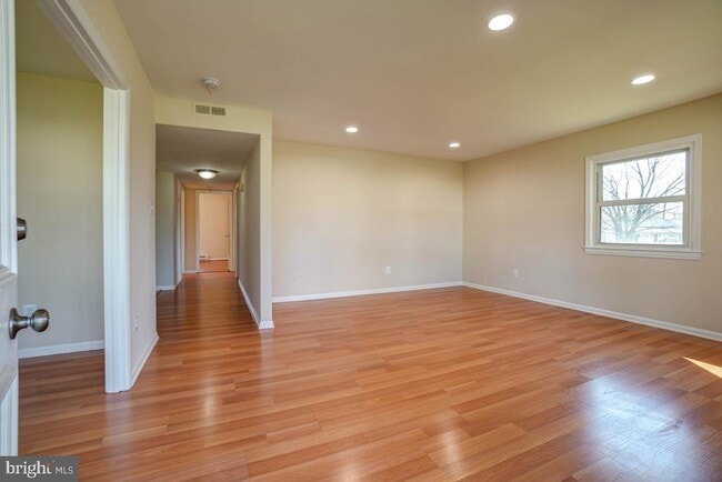 Foto del edificio - 504 S Harrison Rd