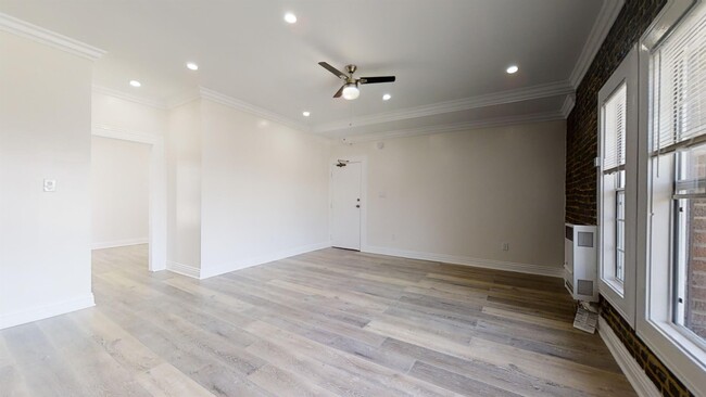 Building Photo - 738 S New Hampshire Ave