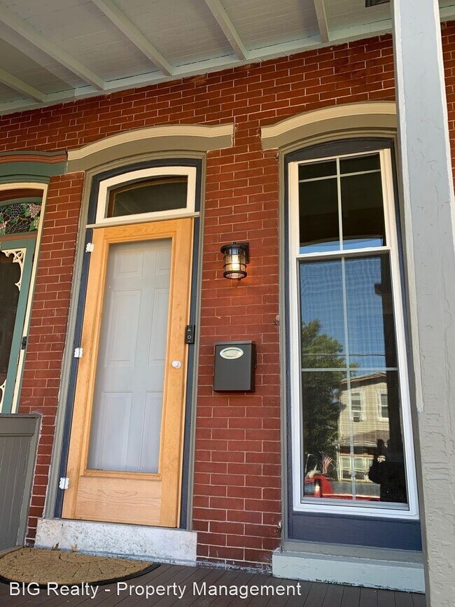 Building Photo - 3 br, 1.5 bath House - 346 1st Ave
