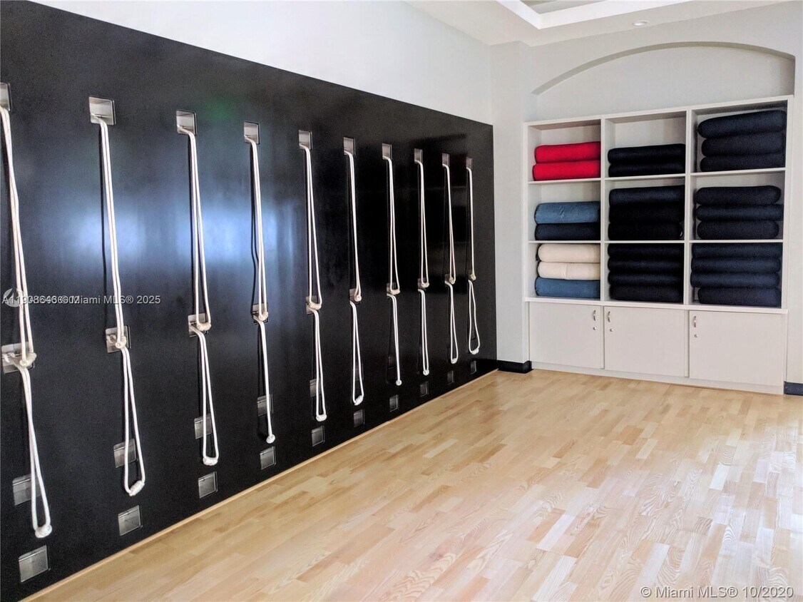 Foto del edificio - 21055 Yacht Club Dr