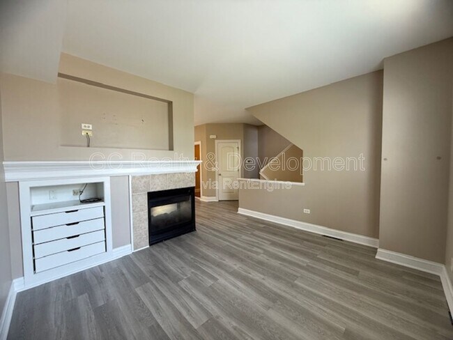 Foto del edificio - 112 Lakeshore Dr