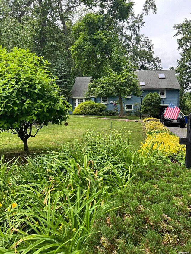 3 Tappen Dr, Melville, NY 11747 House Rental in Melville, NY