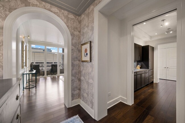 Building Photo - 118 E Erie St