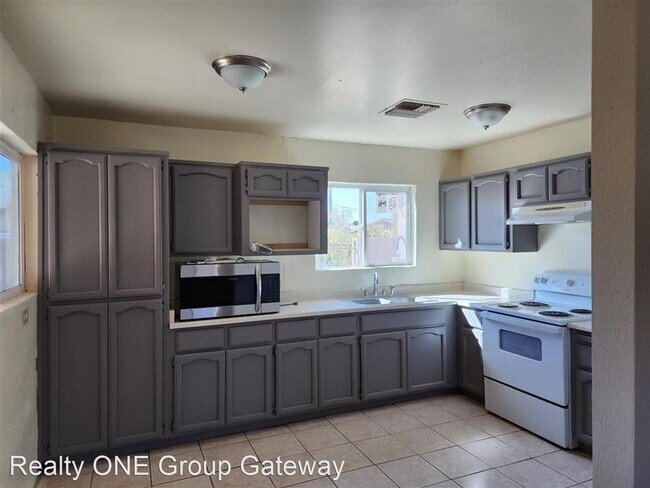 Foto del edificio - 2 br, 1 bath House - 237 S George St, #B