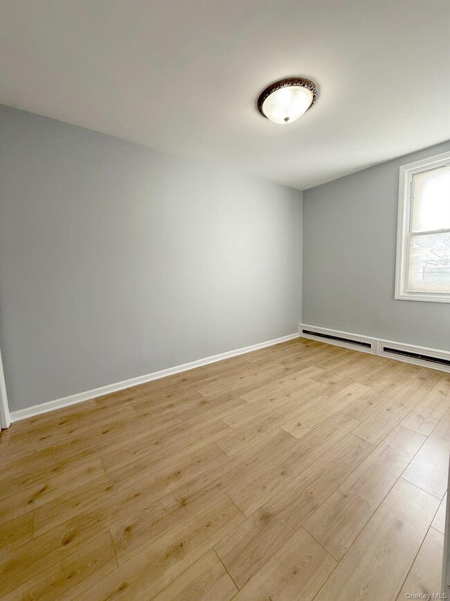 Building Photo - 61-54 55th Dr
