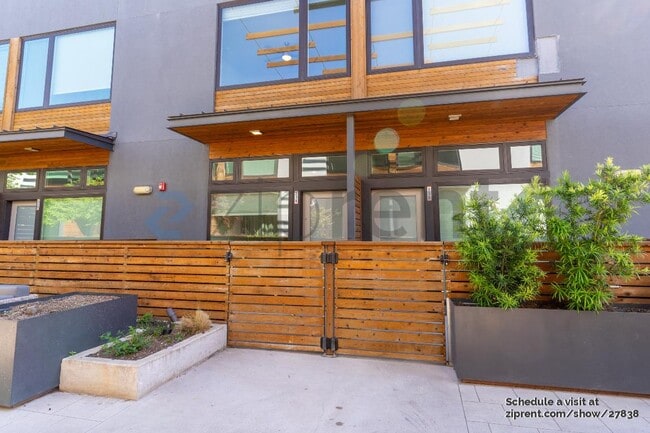 Building Photo - 2002 E 7th St