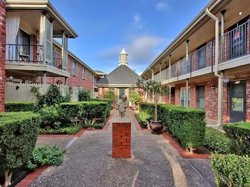 Foto del edificio - 7920 Rockwood Ln