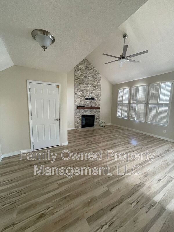 Building Photo - 113 Rockdale Ln