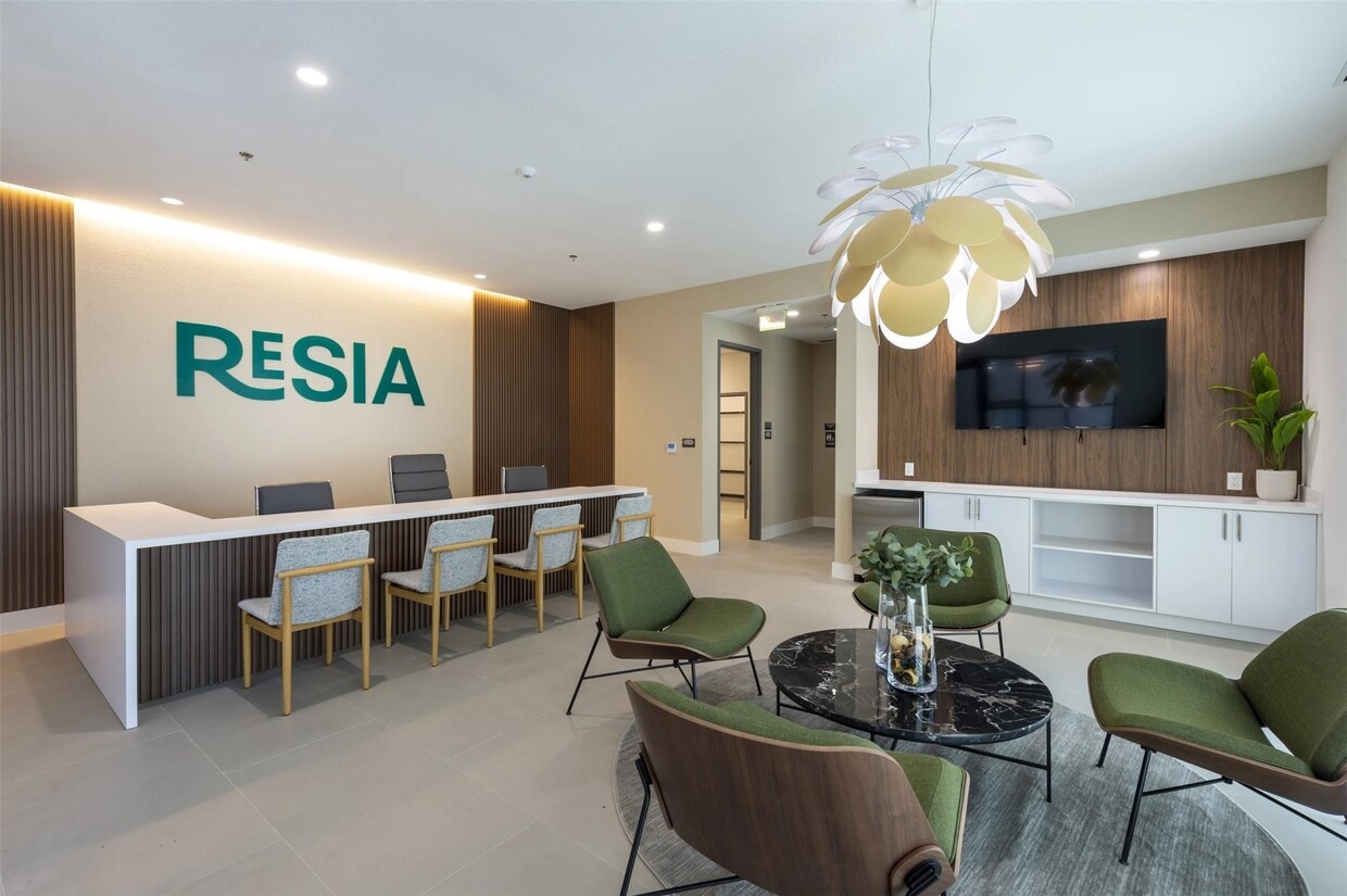 Foto principal - 18036 Park Row Blvd