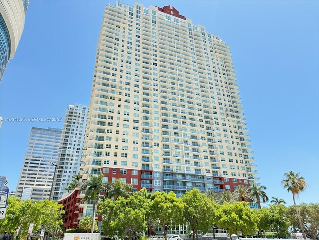 Foto del edificio - 1155 Brickell Bay Dr