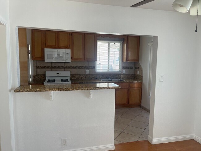 Building Photo - MUST SEE!!! BEAUTIFUL HOUSE CLOSE TO THE L...