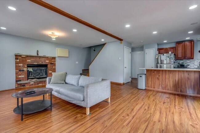 Building Photo - 644 Glen Circle Dr