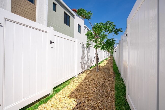 Photo - ID Oakland Park Townhomes