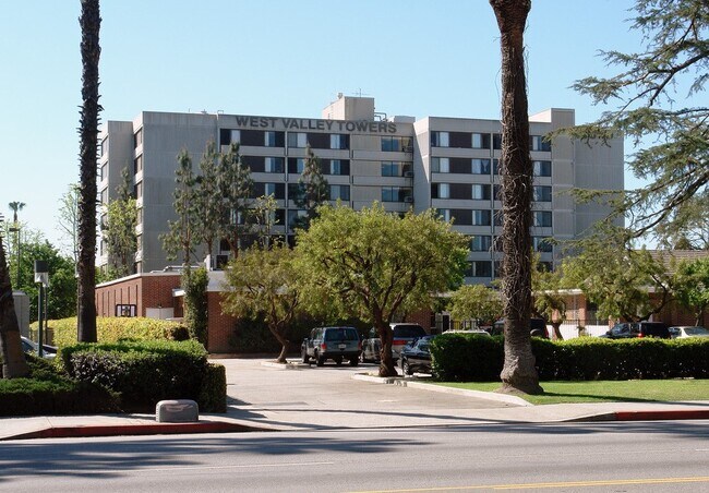 Foto del edificio - 14650 Sherman Way
