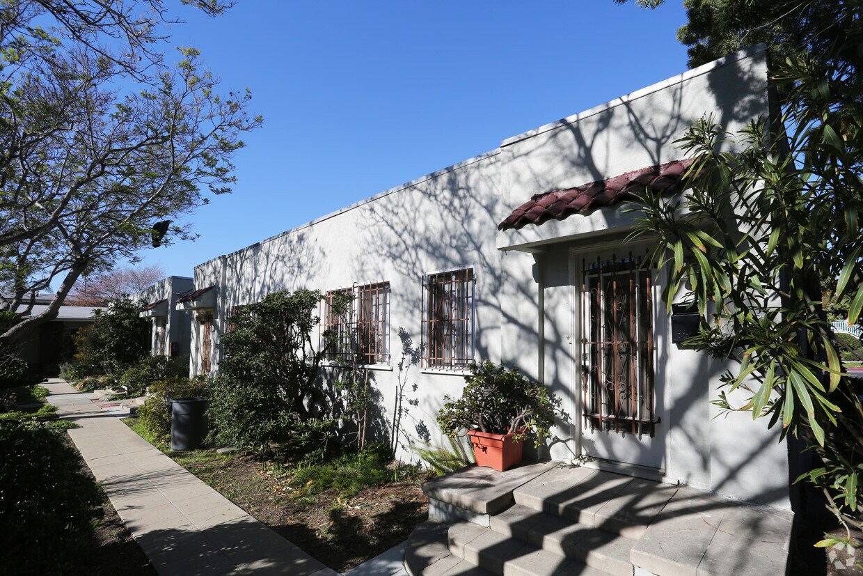 Primary Photo - 3711 Clarington Ave