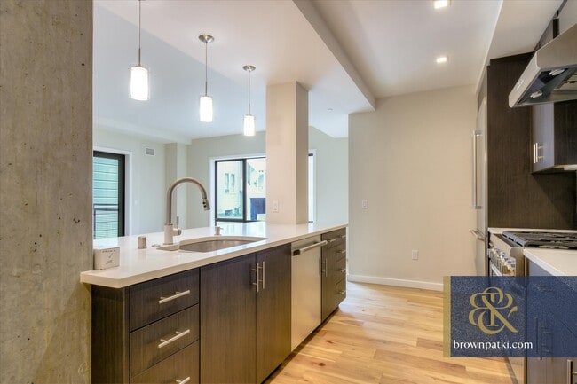 Building Photo - 1733 Powell St