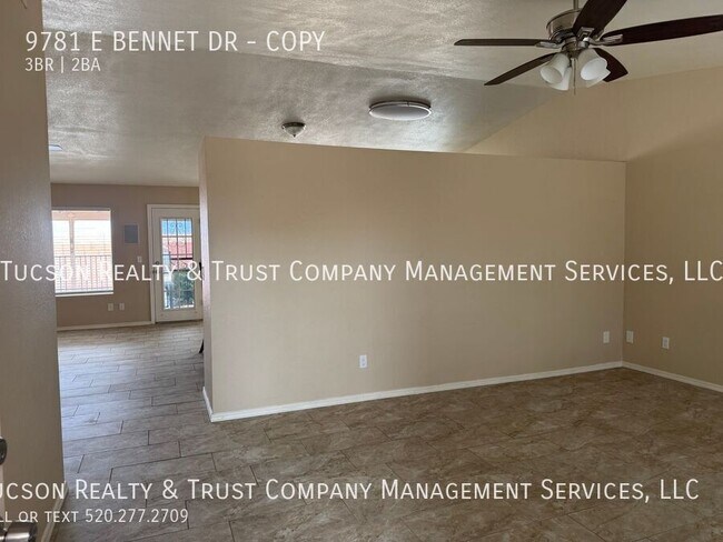 Foto del edificio - 9781 E Bennett Dr