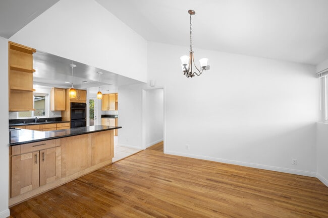 Foto del edificio - 7948 De Soto Ave