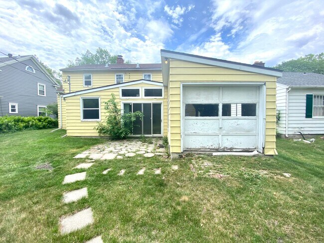 Foto del edificio - 5 bed 1.5 Bath Single Family Home! Near NDSU!