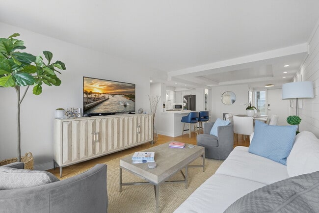 Building Photo - Naples Continental - Condo on the beach!!