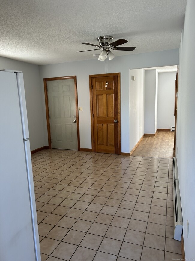 Building Photo - 176 N Cherry St