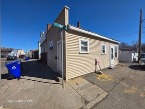 Building Photo - 1416 Hyde Park Ave