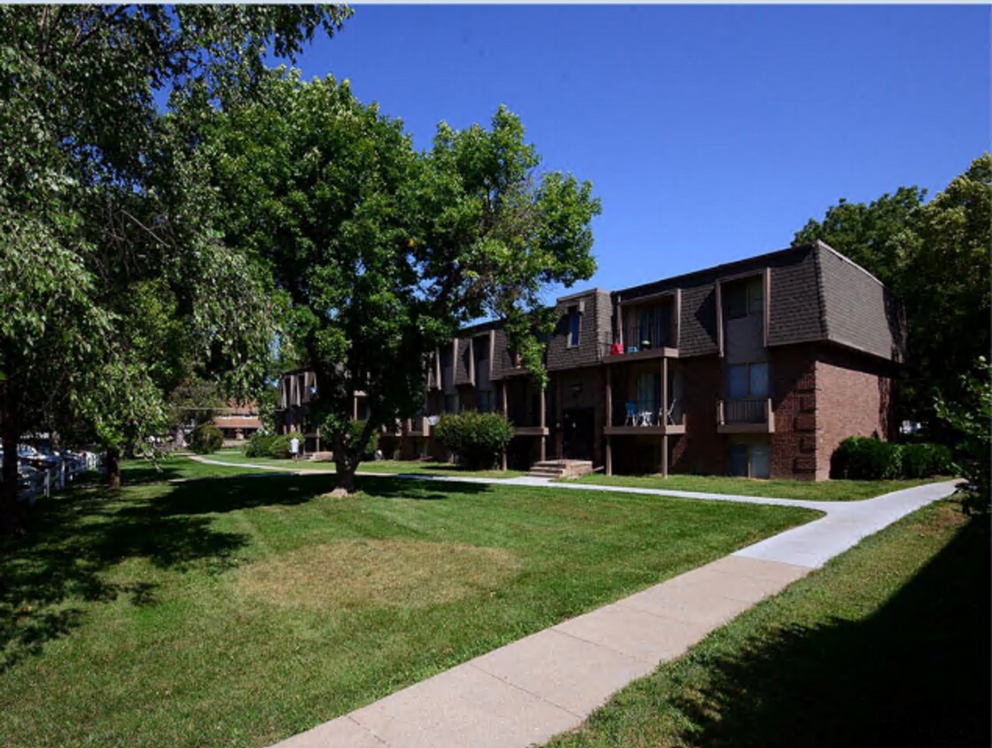 Primary Photo - 2321 Benson Gardens Blvd