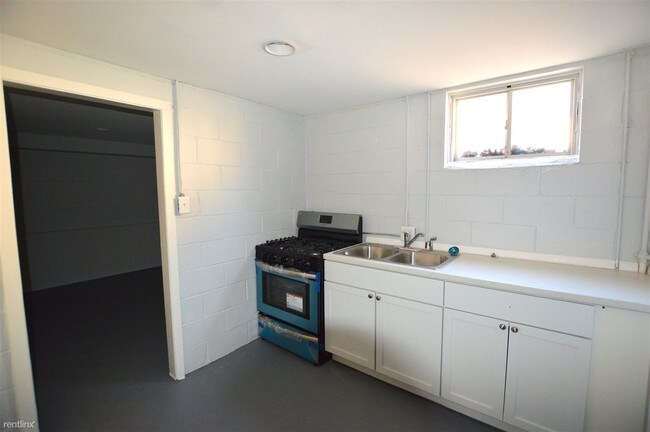 Building Photo - Studio, 1 bath  - 5002 E Washington St Apt 4