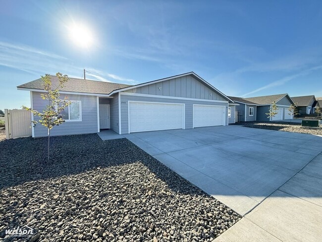 Building Photo - 2503-2505 S 47th Ave